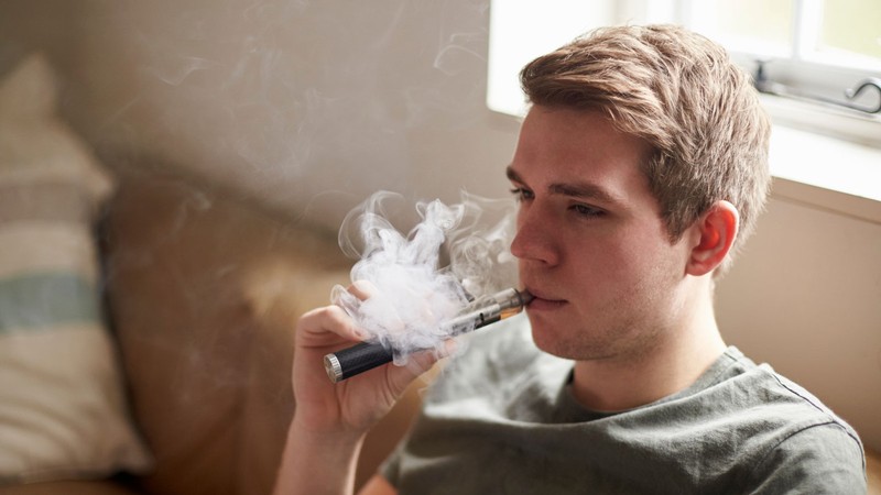 Analyzing the Relationship Between Disposable Vapes and Smoking Initiations